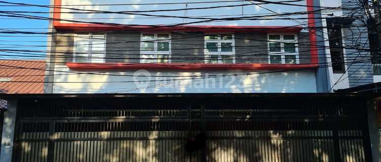 Ruko Siap Pakai di Kelapa Gading, Lokasi Bagus 1