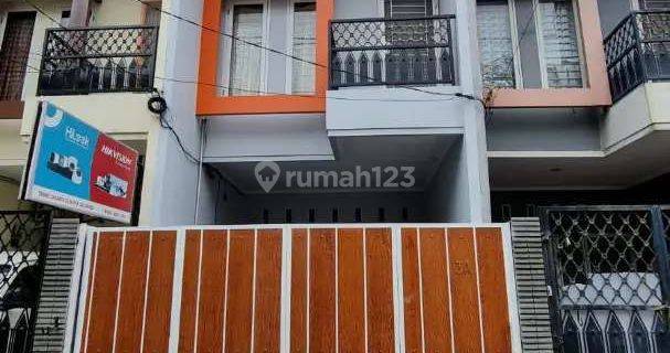 DIJUAL Rumah 3 Lantai di Tanjung Duren Selatan V, Jakbar
 1