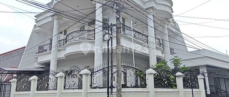 Cheapest! 2.25 Story Corner House in Citra Garden 2, West Jakarta 1