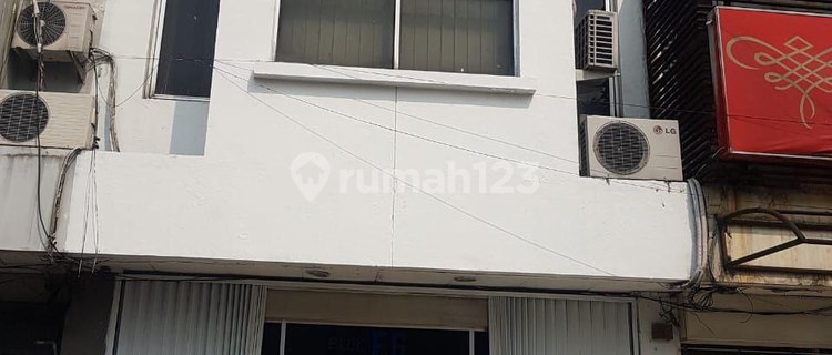 2.5-Story Shophouse Fully Furnished Strategic Location in Jati Waringin 1