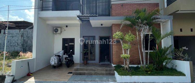 Rumah cluster fully furnished desain retro industrial modern dekat Solo Baru 1