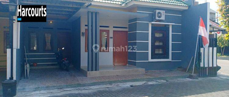 Rumah bagus 1,5 lantai dengan perabotan
di cluster 1