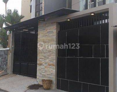 Rumah modern minimalis 2 lantai full furnished   1