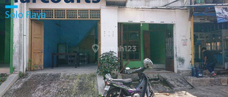 Rumah hitung tanah strategis 1