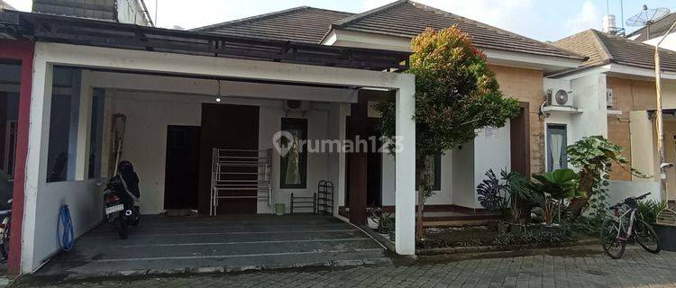 Rumah bagus full furnished siap huni di cluster Fajar Indah, Baturan, Colomadu. 1