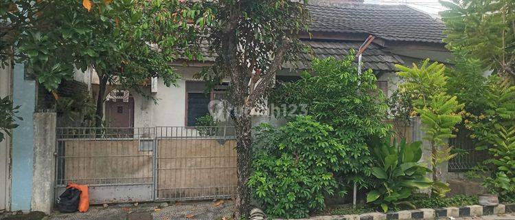 Rumah Strategis Hitung Tanah Di Perumahan Fajar Indah 1