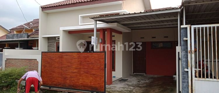 Rumah Minimalis Siap Huni Di Cluster.
 1