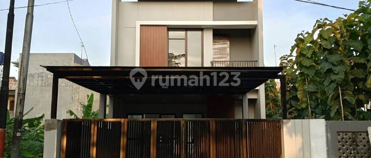 Luxury New House in a Large Housing Complex in Pondok Kelapa, East Jakarta 1