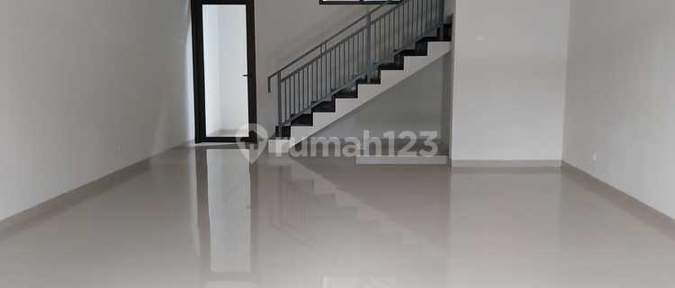 For Rent: Good Strategic Shophouse on Main Road Cisaranten Arcamanik, 6 Months Overcontract, 3 Floors 1