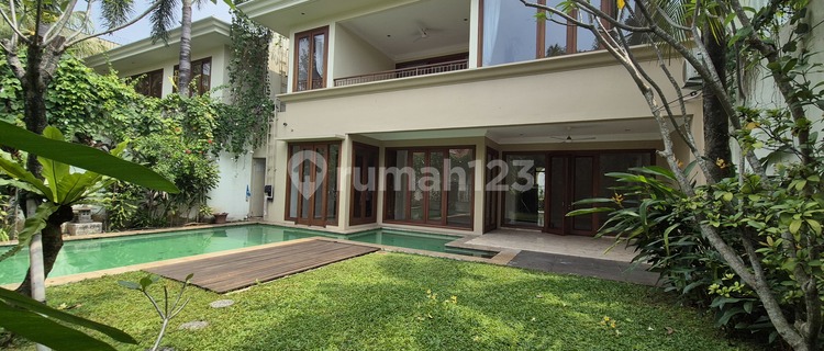 Disewakan Special Rate Rp700juta/Tahun Rumah di Compound Kemang Area, 4 Bedroom & 1 Study Room, Backyard, Negotiable, Asri 1