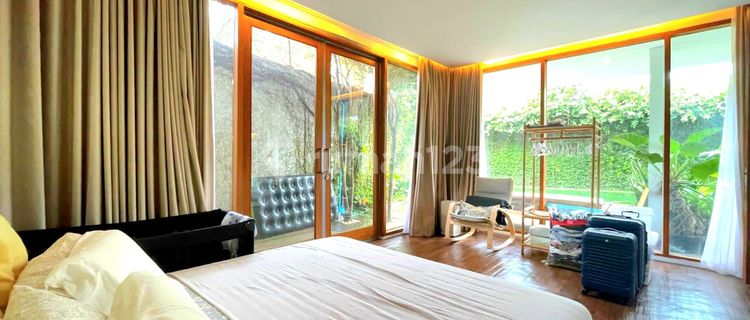 Disewakan Townhouse Area Kemang Premium Kondisi Bagus With Pool 1