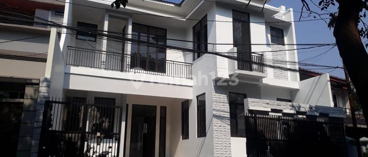 For Sale House in Pam Pejompongan Baru, Central Jakarta 1
