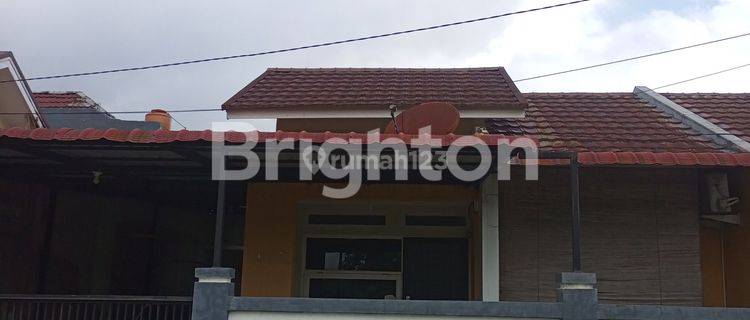 RUMAH KOMPLEK SEMI FURNISH TENGAH KOTA 1