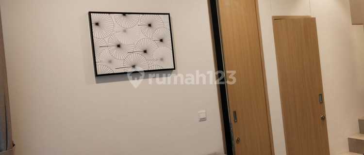 Rumah Dekat Kawasan Kuliner, Sekolah di Tanakayu Svadhi BSD City 1