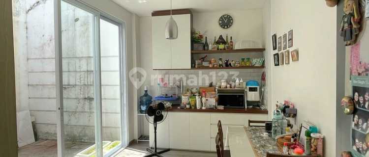 House Near Toll Access and Schools in Sector 1E Gading Serpong 1