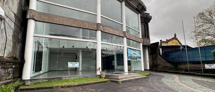 Gedung eks Showroom di Gatot Subroto Bali  1