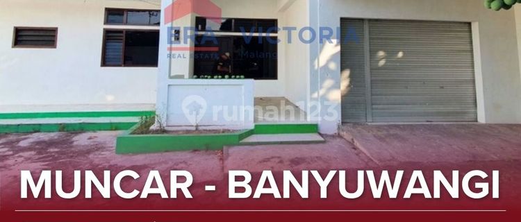 For Sale House by Muncar Main Road. Close to Several Bank Offices, Koramil, Minimarket, Various Businesses and Culinary Spots. Suitable for Both Residence and Business. 1