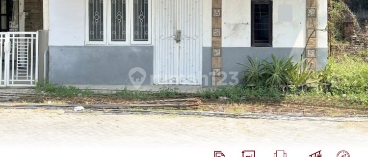 For Sale: House in a One Gate System Housing Estate, Strategic Location in Mojoroto, Kediri City 1