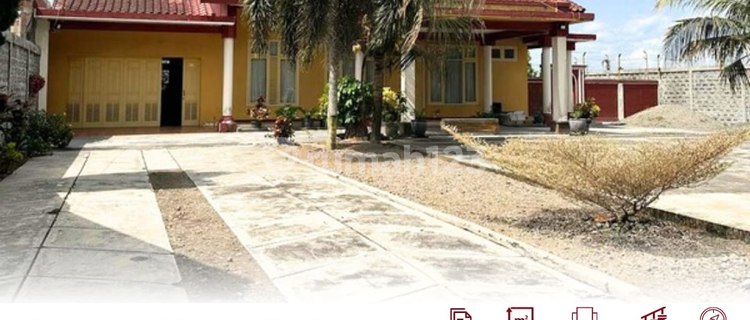 For Sale: Luxurious House with Spacious Yard, Move-In Ready on Blitar City Main Road, CCTV Included. 1