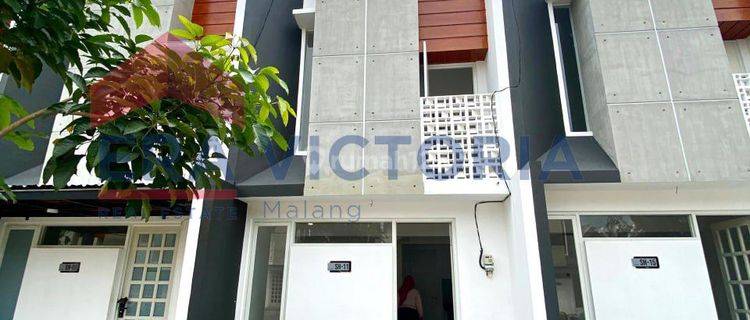 Rumah Jual Dan Sewa Kondisi Baru Dengan Minimalis Modern Akses Jalan Sangat Lebar, Suasana Perumahan Tenang Dan Nyaman, One Gate System, Lokasi Strategis Cocok Untuk Anak Kuliah Dan Keluarga Kecil
 1