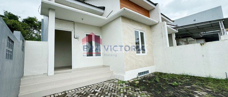Rumah Jual 3 Menit Thursina Internasional Islamic Boarding School, 4 Menit Ke Cafe Bukit Delight, Cafe Grill Kanvil Dau, 7 Menit Ke Sunrise Resort, Penginapan Dan Kolam Renang  1