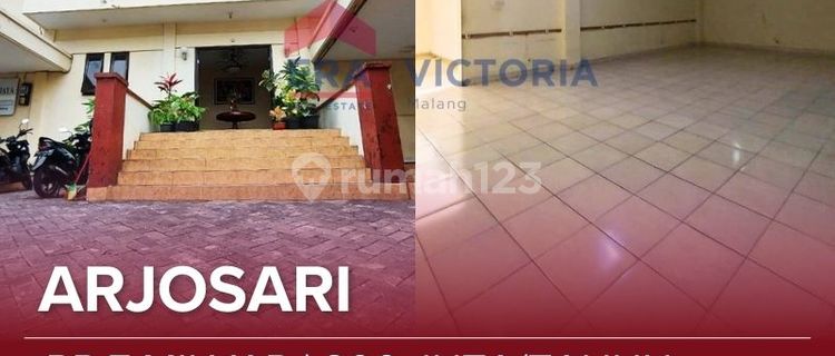 Disewakan Ruang Usaha Ex Kantor Poros Arjosari Lokasi Strategis Kawasan Bisnis Di Blimbing. Dekat Minimarket, Terminal Arjosari, Gudang & Kantor. Akses Jalan Lebar Dan Dapat Dilalui Kendaraan Besar. 1