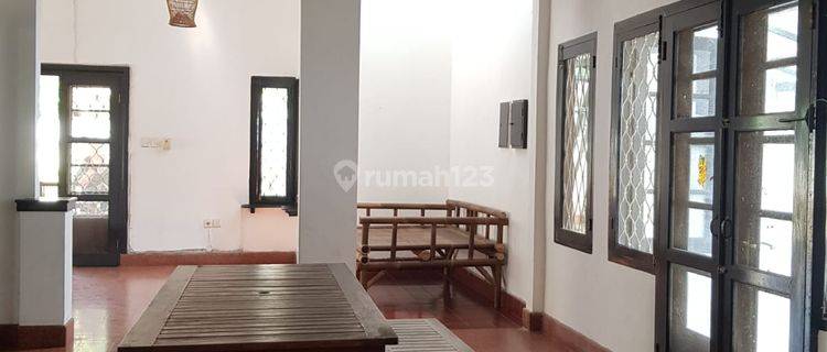 Rumah Unfurnished Lokasi Tenang , Tidak Ramai , SHM , Menteng  1