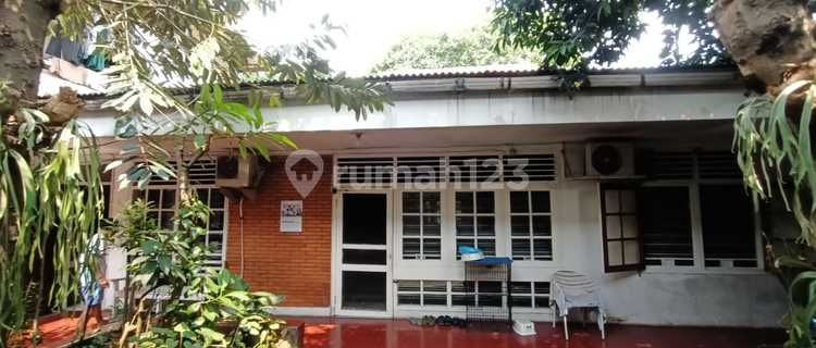 Land Measurement House in a Strategic Location on Jl. Raya Pos Pengumben 1