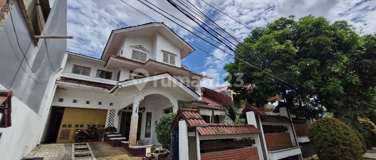 Rumah siap huni di perumahan Wisma Cakra di area Limo - Cinere  1