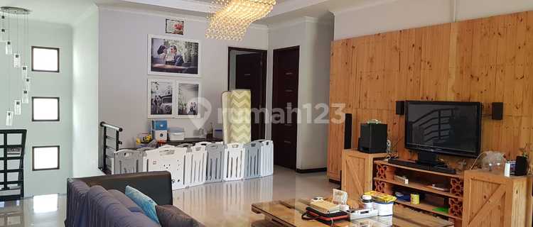Rumah 2 Lantai Bagus Semi Furnished SHM di Sayap Pasteur Sukamulya , Bandung 1