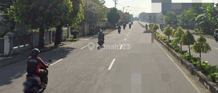 Rumah Luas di Tengah Kota Solo Pinggir Jalan Raya Hitung Tanah 1