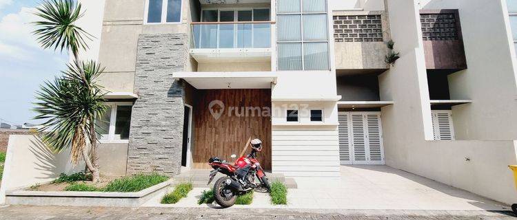 Rumah di Colomadu Klodran dekat Fave Hotel Cluster 1