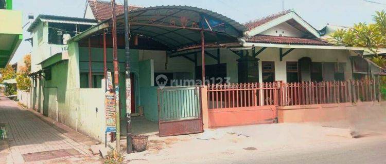 Rumah dan Ruang Usaha Di Pasar Kliwon Kota Solo  1