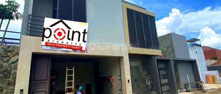 Rumah Mewah Solo Baru 2 Lantai Siap Huni 1