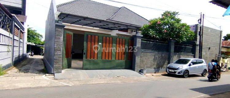 Rumah Mewah Solo Kota Ada Kolam Renang Full Furnish 1