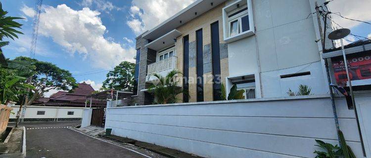 Rumah Mewah Colomadu Ada Kolam Renang Dekat Bandara 1