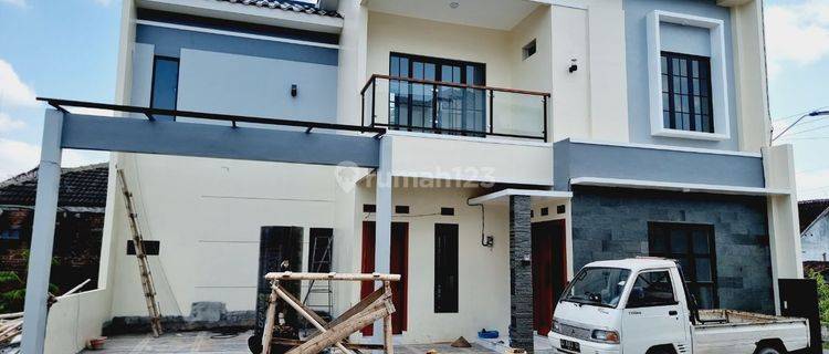 Rumah Mewah Solo Kota 2 Lantai Dalam Town House 1