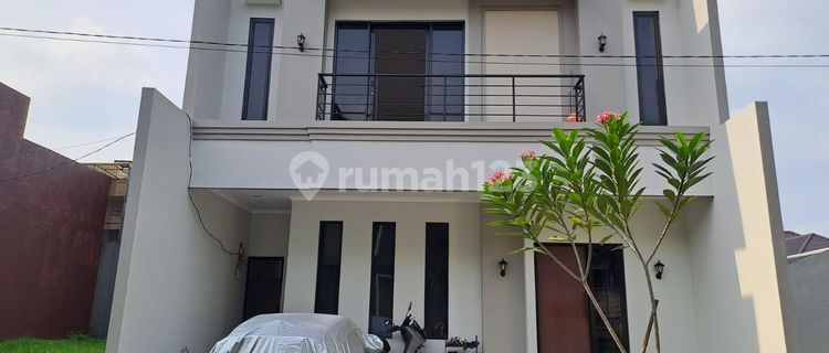 Dijual Rumah Minimalis Modern di Kencana Loka Bsd Dekat Akses Tol Bsd. 1