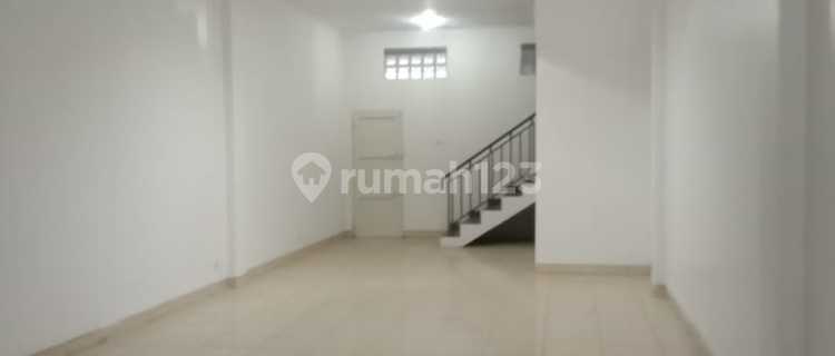 For Rent, Shop House in Setra Duta 1