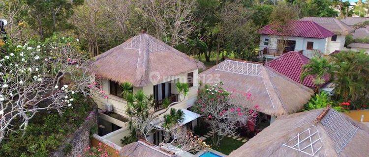 Freehold 3 Bedroooms Villa Balinesse Style Furnished In Jimbaran Bali. 1