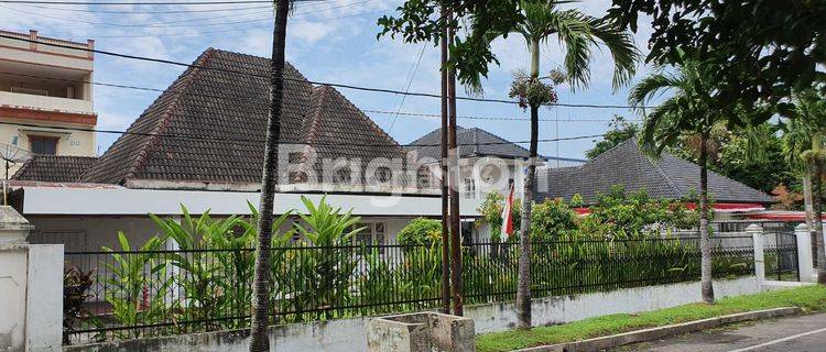 RUMAH ASRI LOKASI ELITE MEDAN POLONIA 1