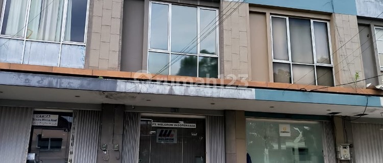 Ruko Premium Siap Pakai untuk Usaha di Jalan Puri Anjasmoro 1