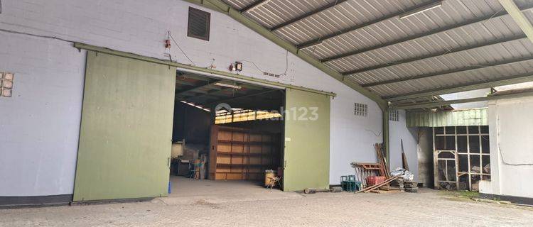 Gudang di pusat kota di Jln Peta 1
