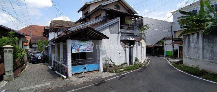 Rumah 5 kamar tengah kota 1