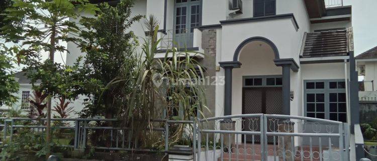 Rumah 2 Lantai di Amsterdam SHM Bagus Sekali Furnished 1