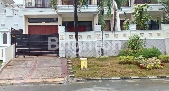 RUMAH MEWAH 2 LANTAI BERSIH TERAWAT SIAP HUNI  DI BALIKPAPAN BARU 1