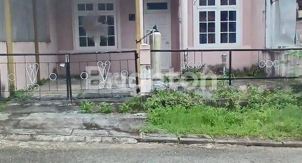 RUMAH MINIMALIS DALAM CLUSTER PERUMAHAN ELIT BALIKPAPAN BARU 1