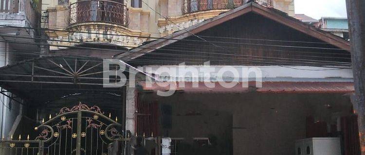 RUMAH 2 LANTAI DI TEPI JALAN POROS COCOK  UNTUK BISNIS  DI TENGAH KOTA BALIKPAPAN 1