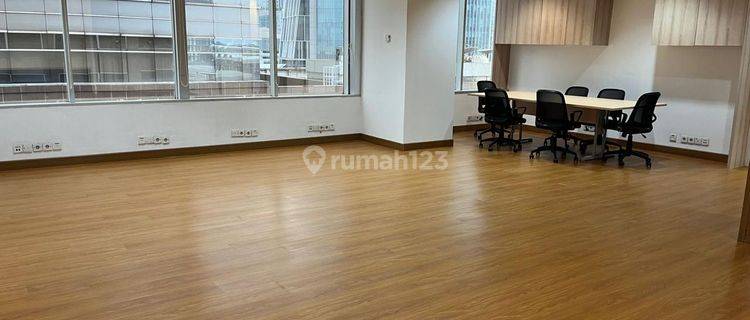 Disewakan Ruang Usaha Kantor 300 Meter di Menara Sudirman Lt. 8, Jl. Jendral Sudirman, Jakarta Selatan, Bagus, Bisa Langsung Move In 1