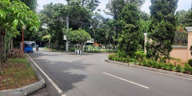 Dijual Rumah 2 Lantai Luas di Jl. Mundu Rawamangun 1